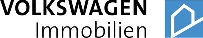 Logo von Volkswagen Immobilien. Links steht der Schriftzug „VOLKSWAGEN Immobilien“ in schwarzer Schrift. Rechts daneben befindet sich ein blaues Quadrat mit einem stilisierten weißen Hausumriss.