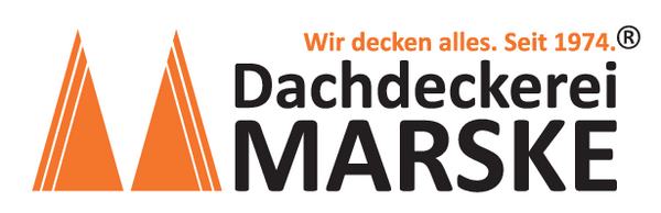 Logo der Dachdeckerei Maske mit zwei spitzen Dächern und dem Schriftzug "Dachdeckerei Maske".