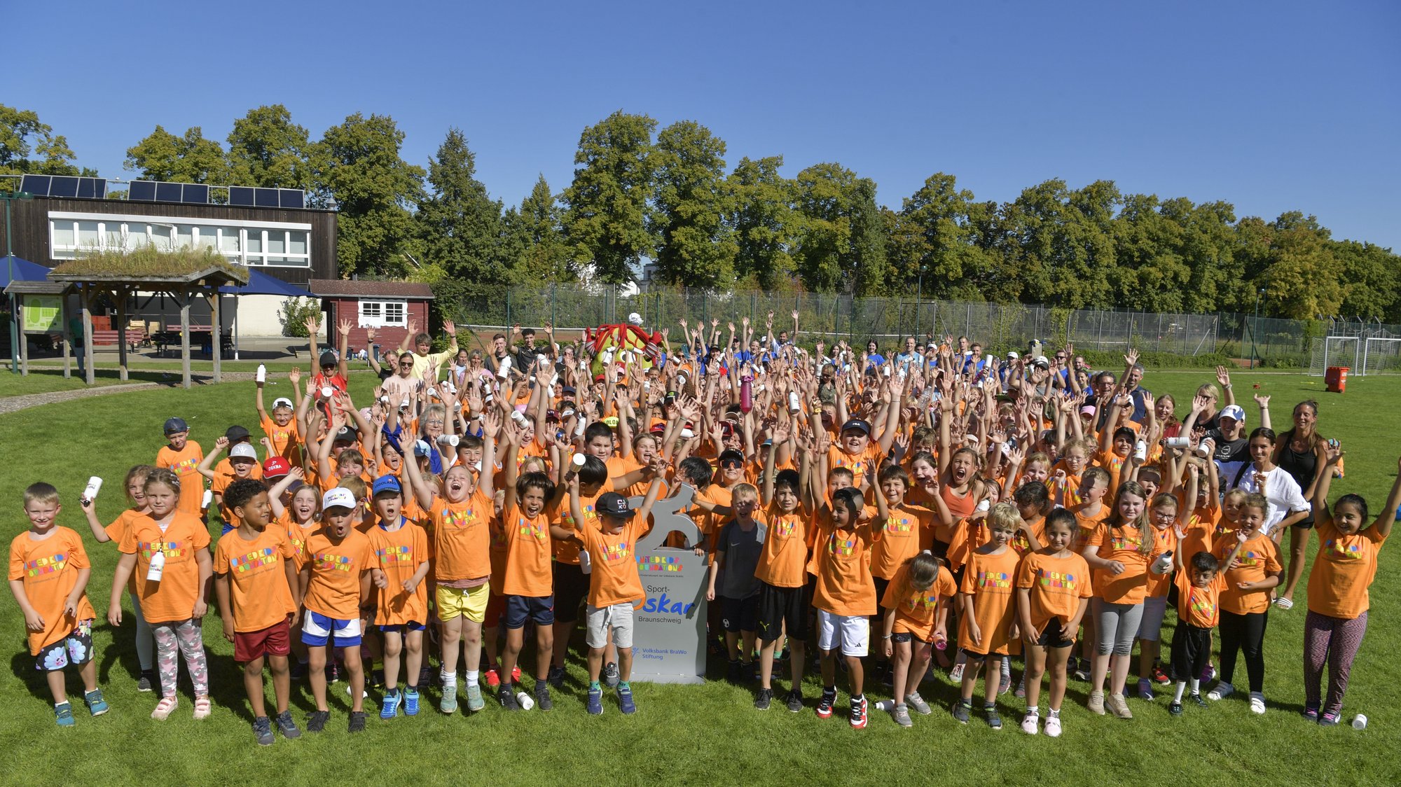 360 Kinder feiern, toben und spielen beim Sport-Oskar-Bewegungsfestival im Sportzentrum der TU Braunschweig. Foto: Volksbank BRAWO