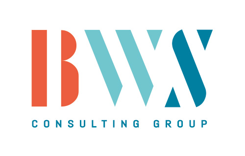 Logo der BWS Consulting Group mit den Buchstaben B, W, S in Rot, Hellblau und Dunkelblau.